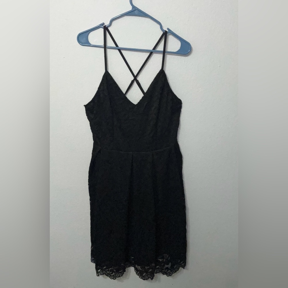 Cute black little dress size large. Made by Merokeety
